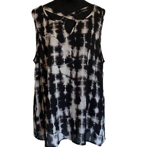 Torrid SZ 18/20 Polyester Black and White Tie-dye Print Sleeveless Top